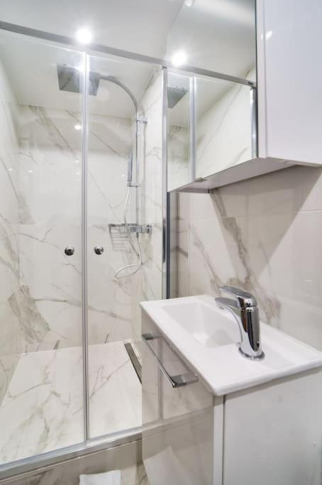Superbe Maisonnette Neuve Au Coeur De Párizs Kültér fotó